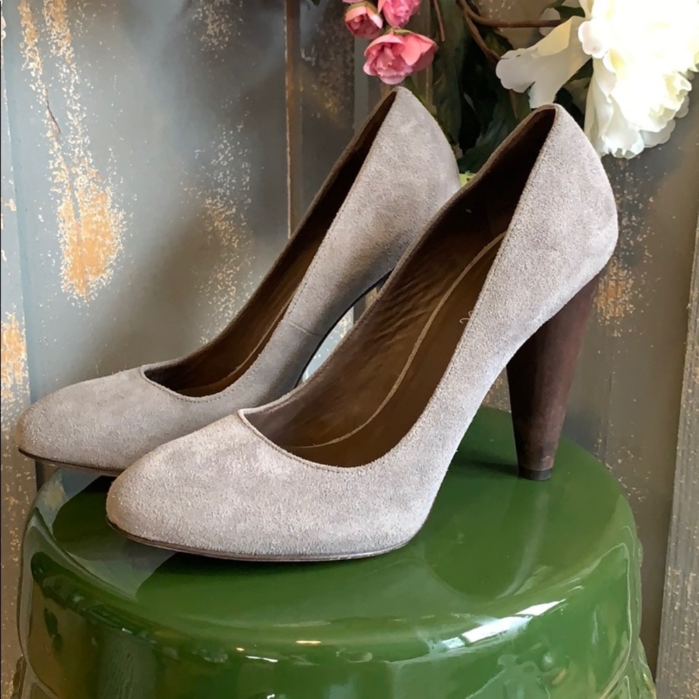 Cole Haan Grey Suede Wood Heels🌺